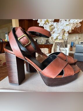 Women's Franco Sarto brown Platform Sandals with Ankle Buckle Strap Size 8